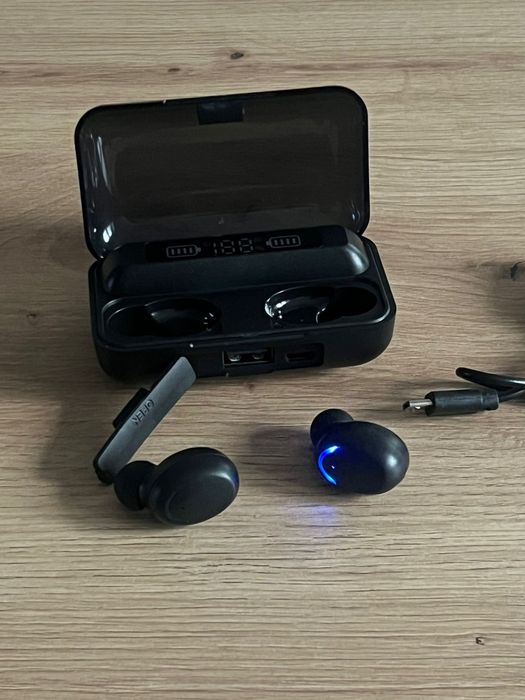 Słuchawki bezprzewodowe F9 z etui LED – Nowe
