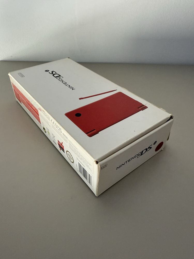 Nintendo dsi Vermelha com caixa e manuais