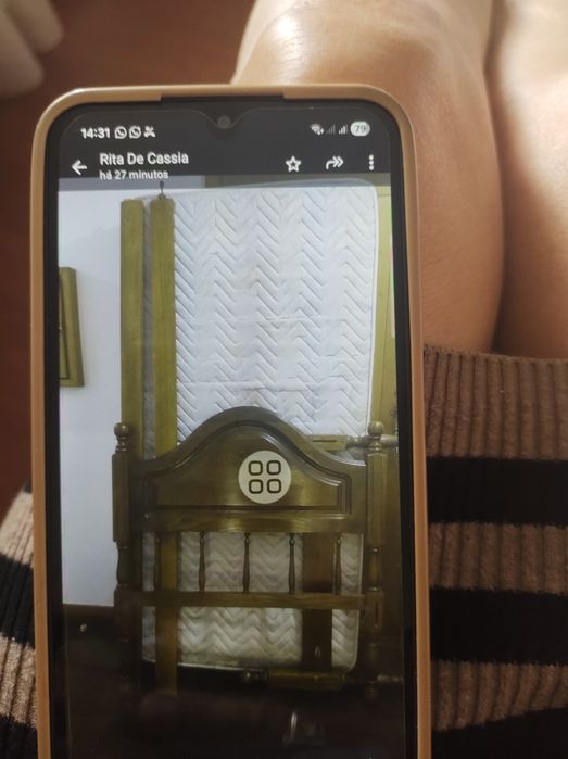 Vendo cama de solteiro em madeira