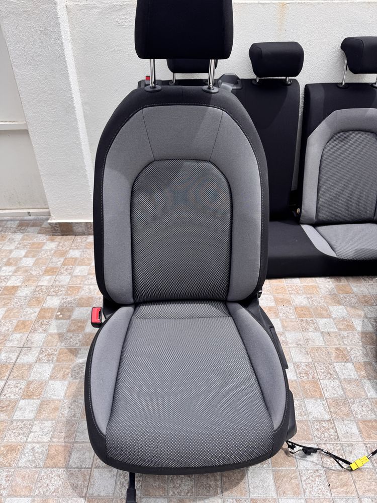 Bancos Seat Ibiza kj1 2017 c/ Forras das portas