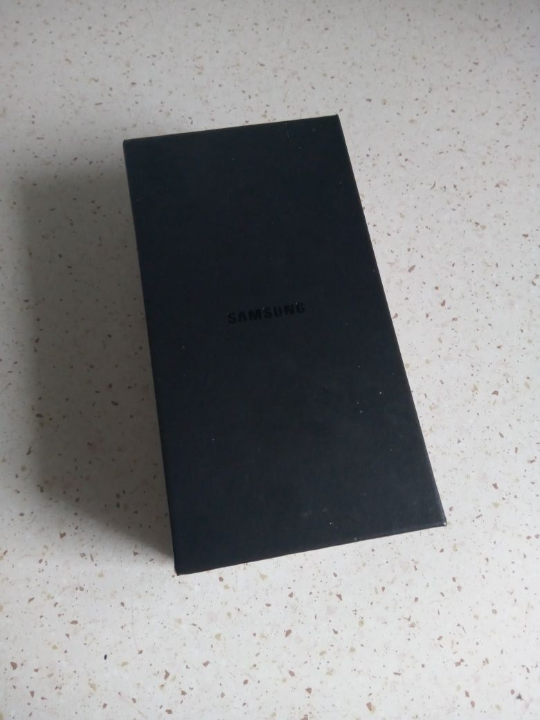 Pudełko od telefonu Samsung sm-g960f/ds