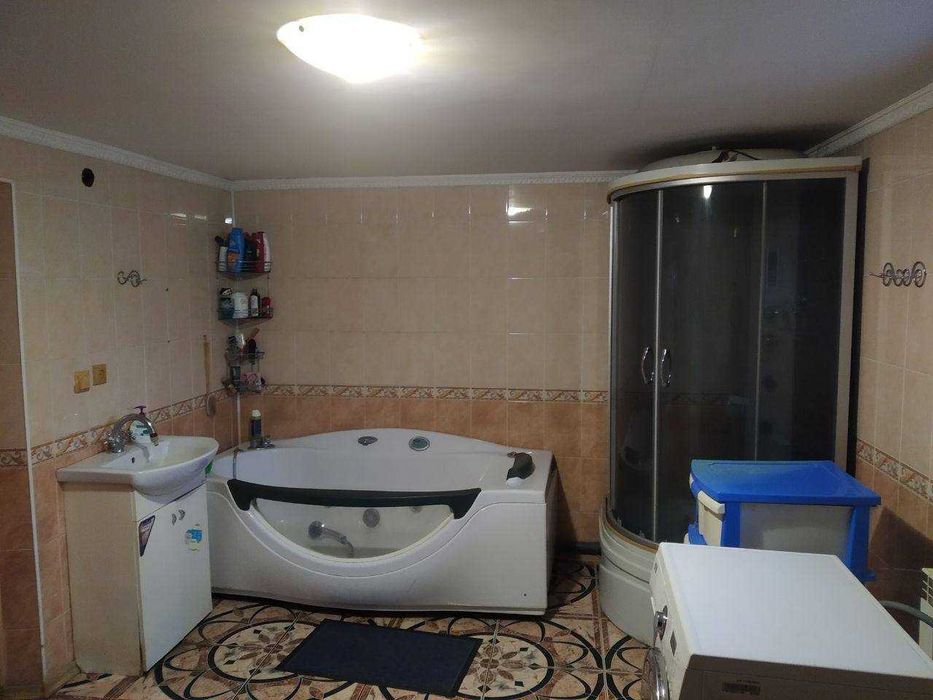 Продаж 2 пов будинку з 2 гаражеми і ділянкою на 12 соток, 236.5 кв.