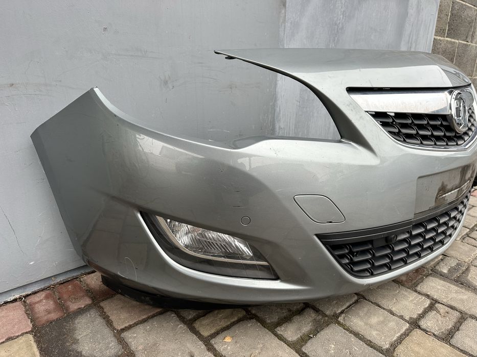 Бампер передний Opel Astra 2009-