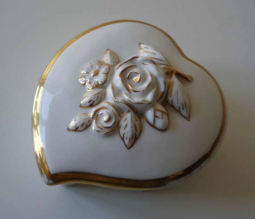 Porta-jóias antigo em porcelana