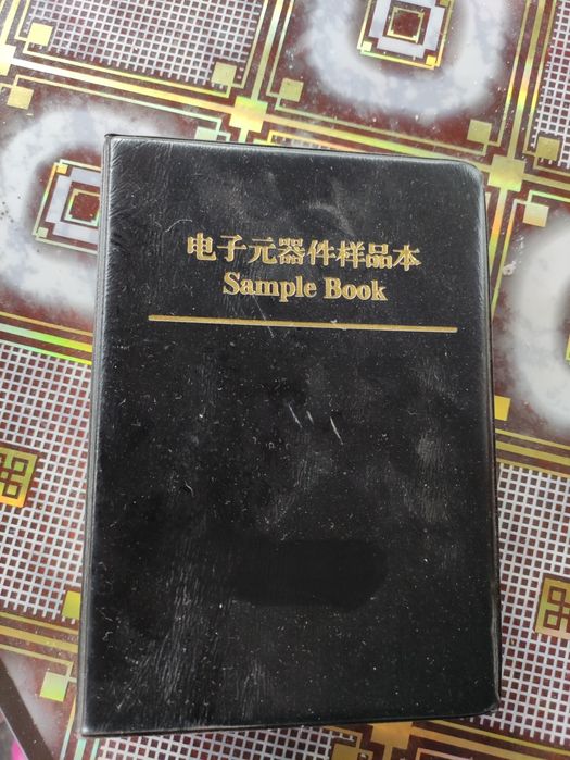 Книга з набором SMD резисторів