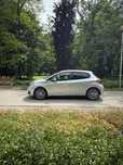 Peugeot 208 srebrny