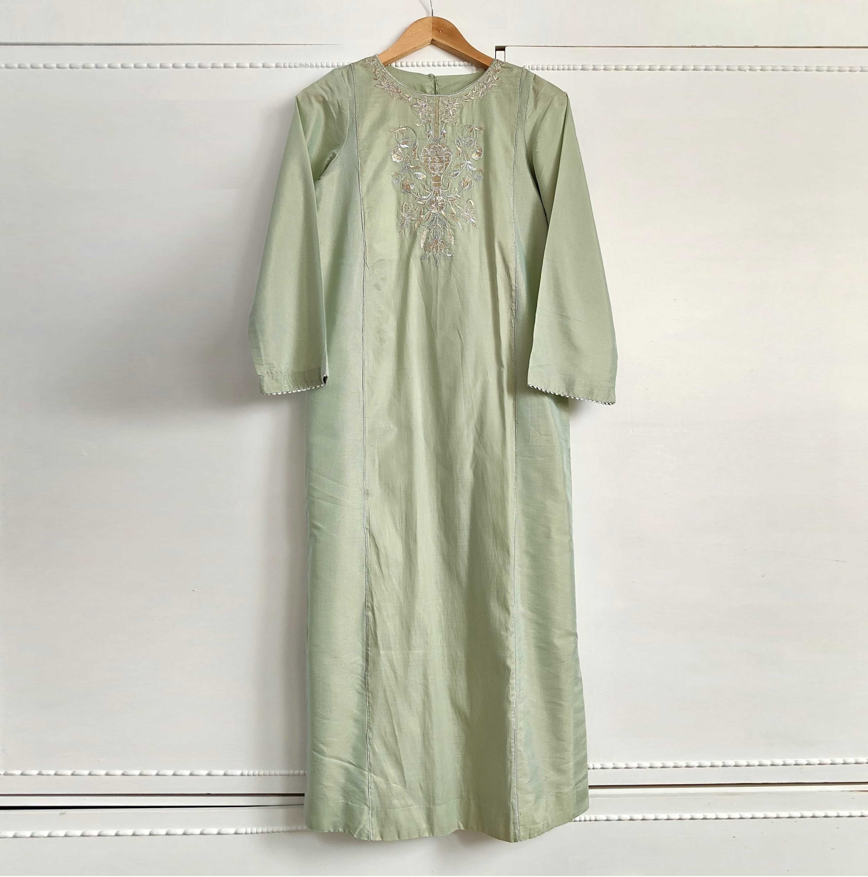 Indyjski komplet M 38 zielony złoty haftowany tunika kameez kurta boho