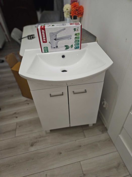 Szafka z umywalką 60cm, bateria