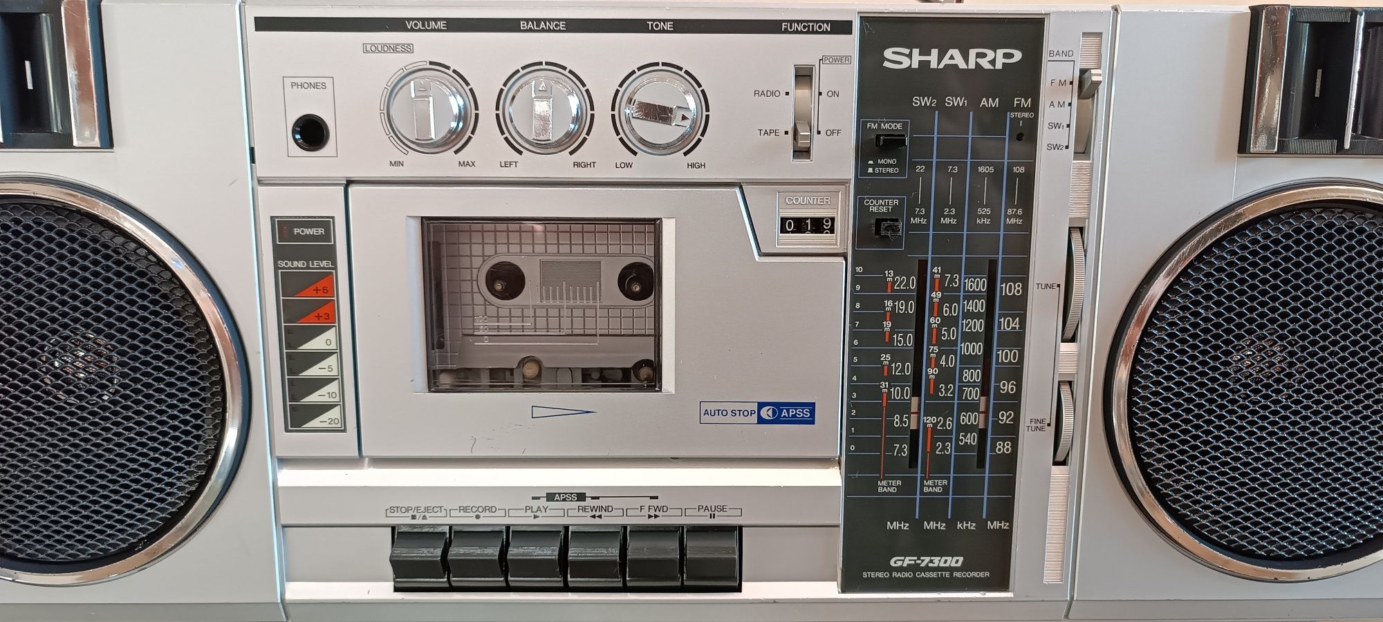 Sharp GF-7300 в хорошем состоянии.