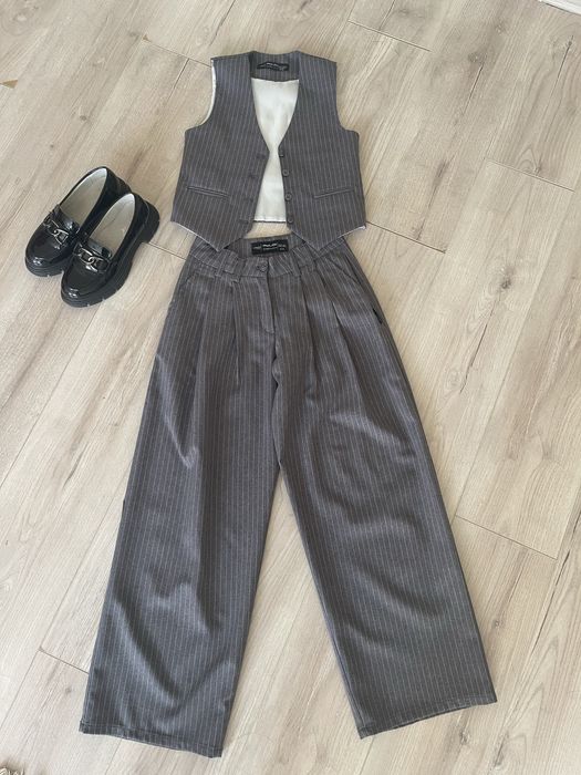 Продам костюм шкiльний 134-140р