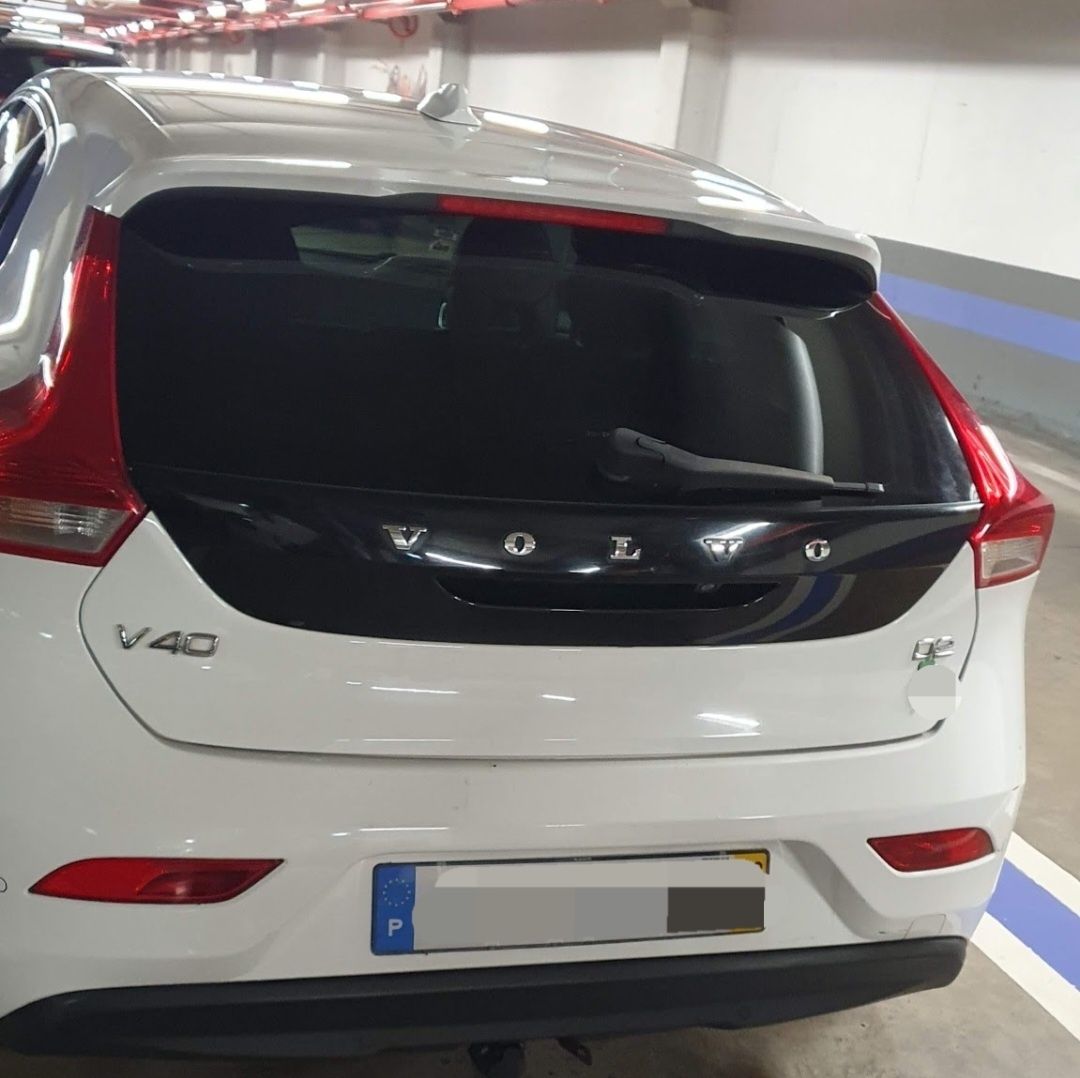 Volvo V40 D2 | 2017 | Branco | Bom estado | €10.000