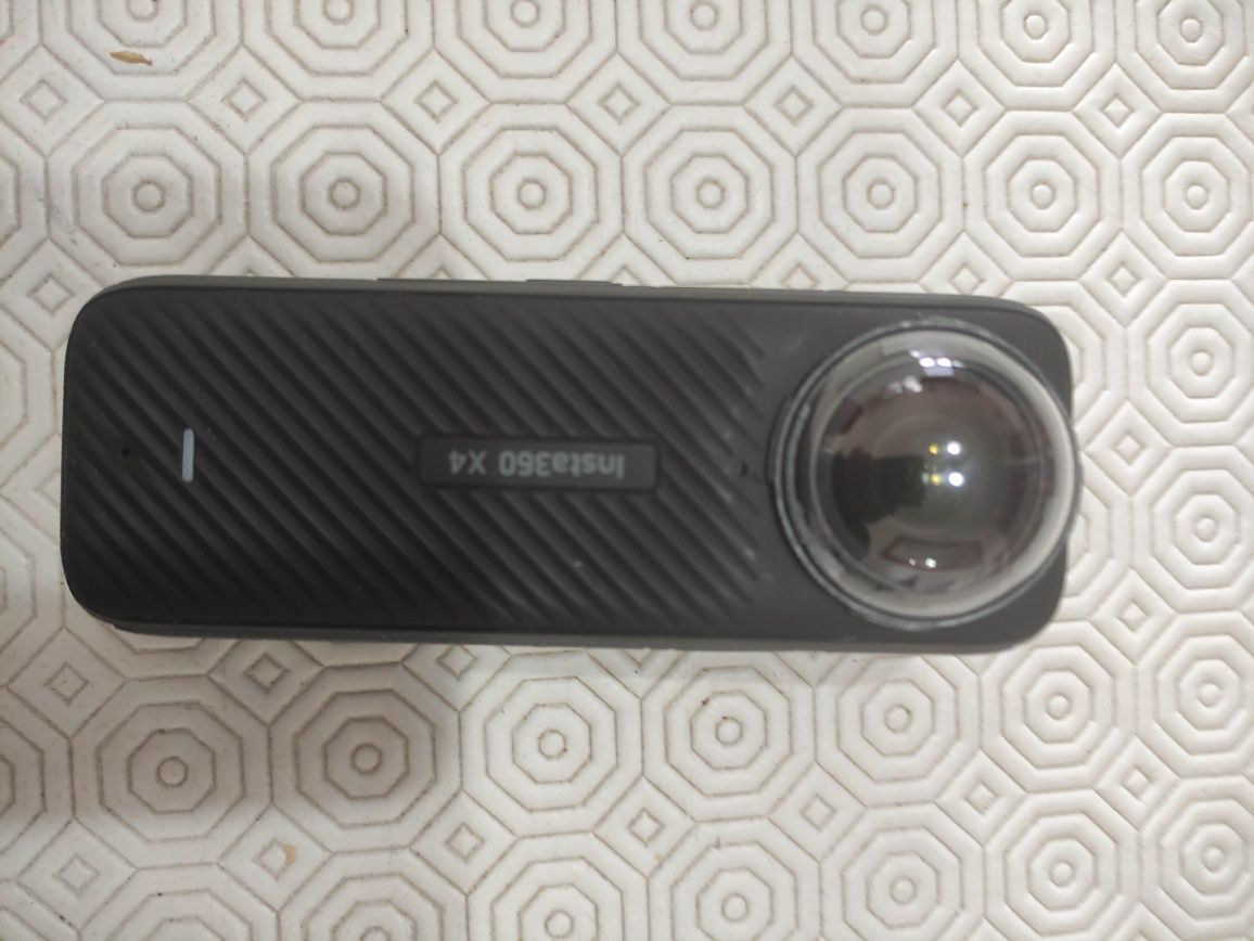 Insta 360 x4 ( câmera de acção 360 )