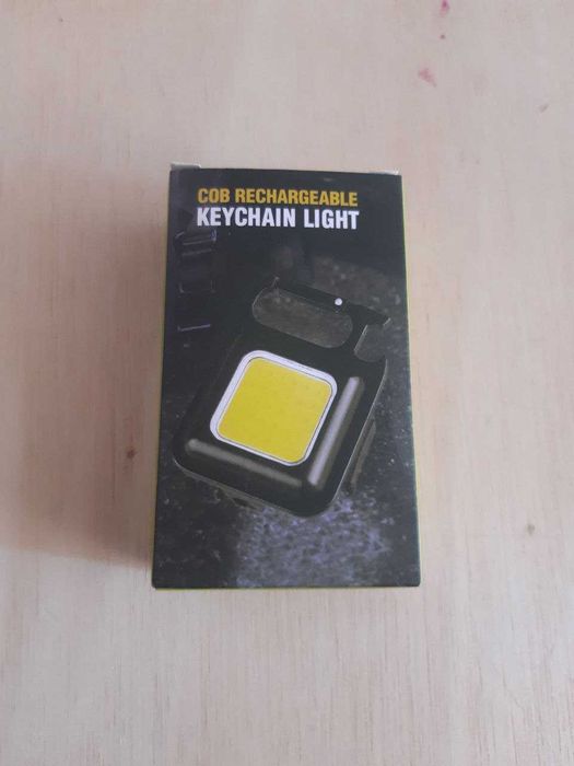 Latarka LED COB z karabińczykiem kabel usbc do ładowania gratis