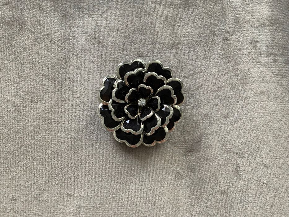 Нова фірмова брошка у стилі Сhanel