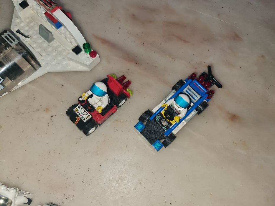 Legos Minifiguras e Veículos