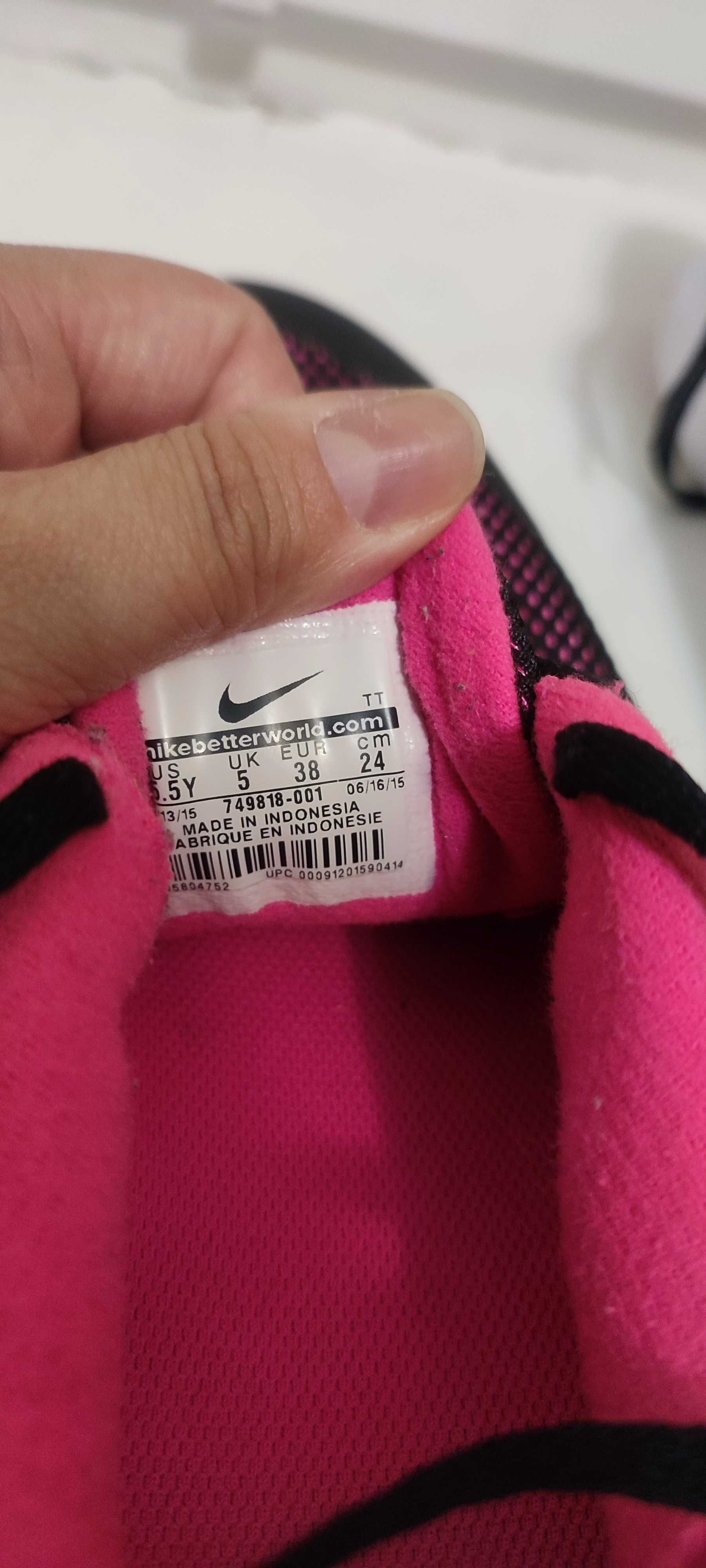 Кросівки Nike 37