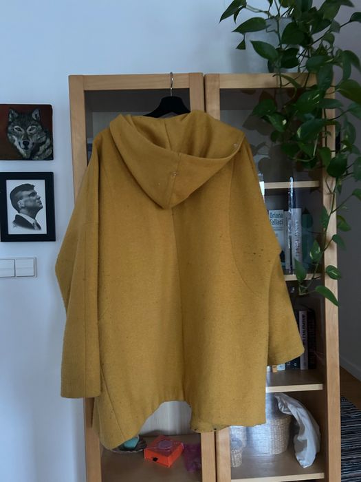 Żółty płaszcz Monnari