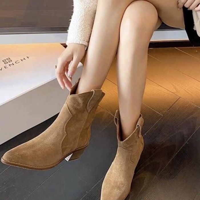 Черевики козаки коричневого кольору з вишивкою