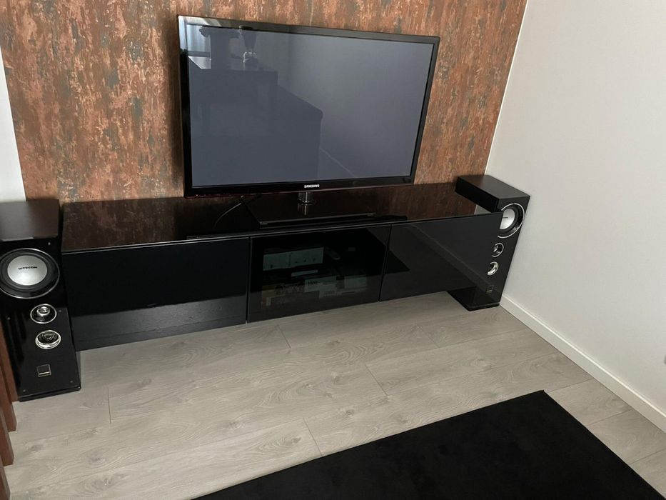 Movel tv preto sem pés