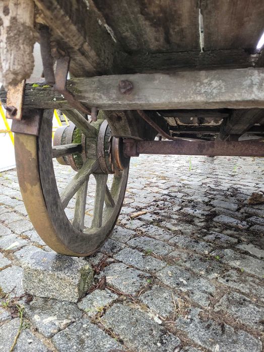 Carroça de bois antiga⁸