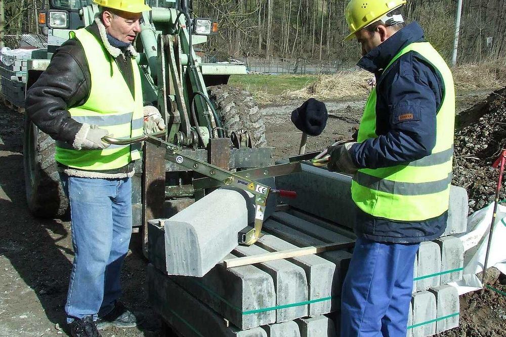 Chwytak uniwersalny Probst BVZ do bloczków krawężników prefabrykatów