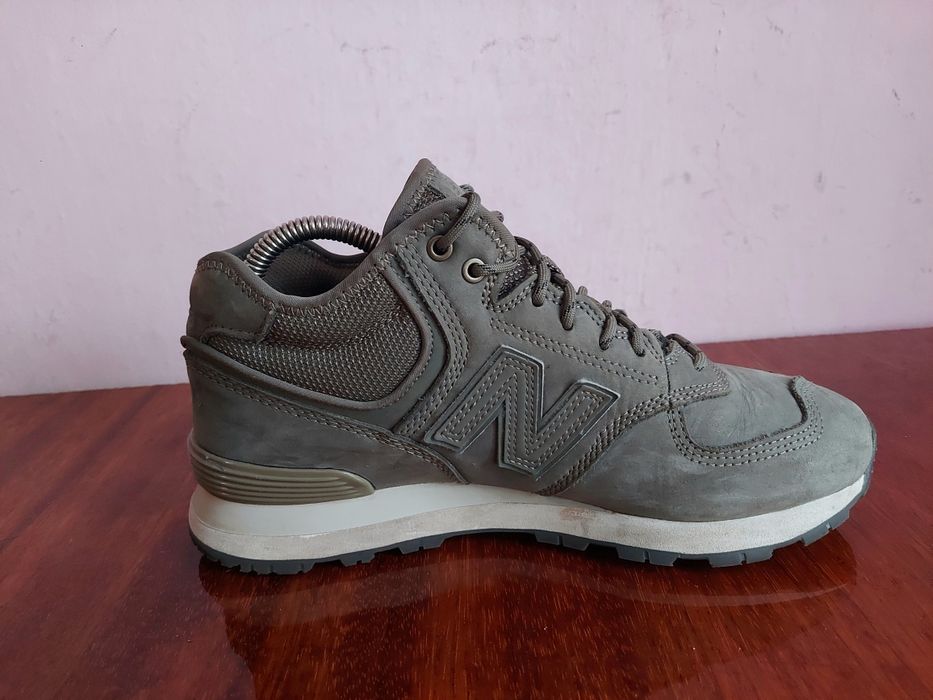 Кроссовки New Balance 574 оригінал 

Розмір по бірці:
Us 8 UK 7.5  EUR