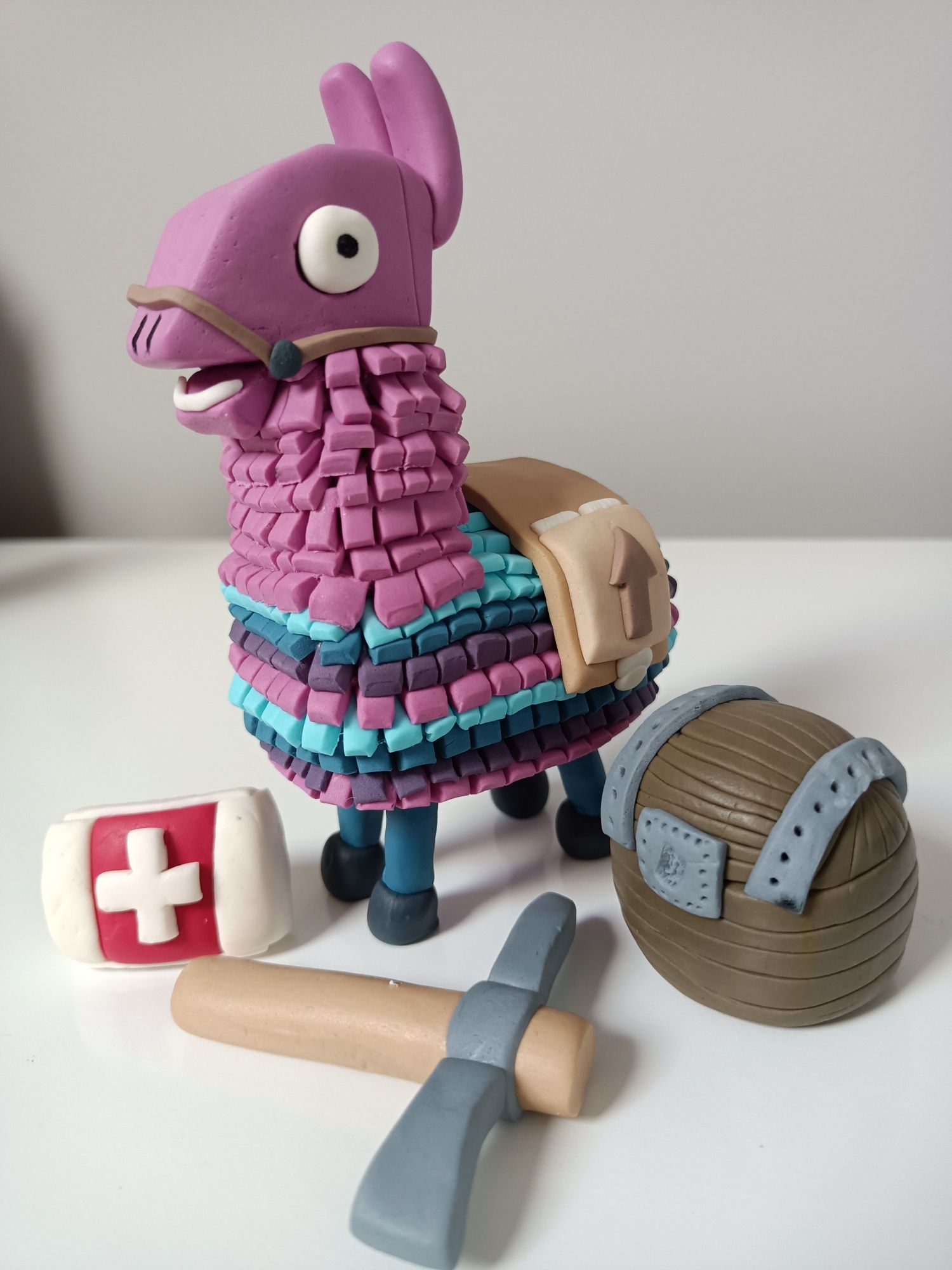 Lama Fornite z masy cukrowej