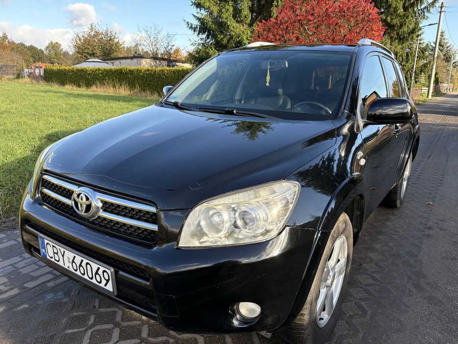 Totota RAV4 177 KM stan BDB