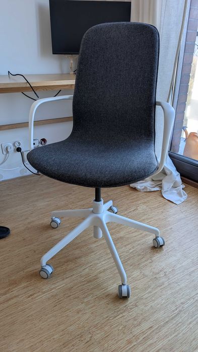 Krzesło do biurka - fotel obrotowy na kółkach  - IKEA Langfjall