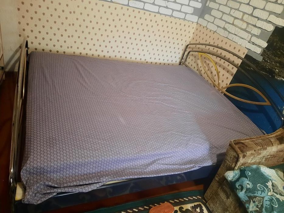 Тумбочки в комплекті с кроватью