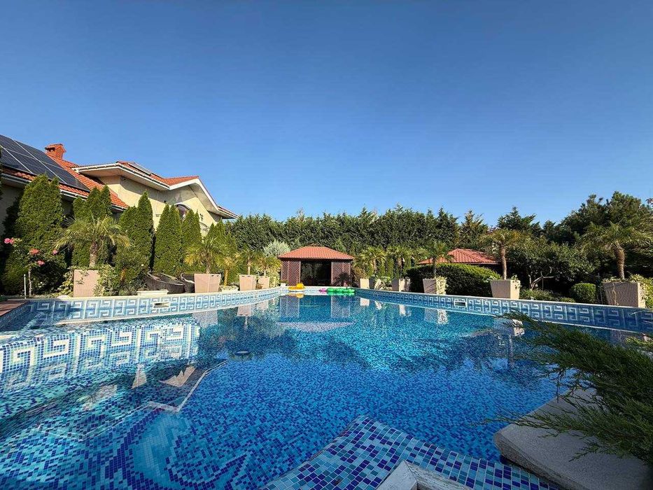 Продажа элитного дома в Совиньоне — участок 28 соток, море рядом.