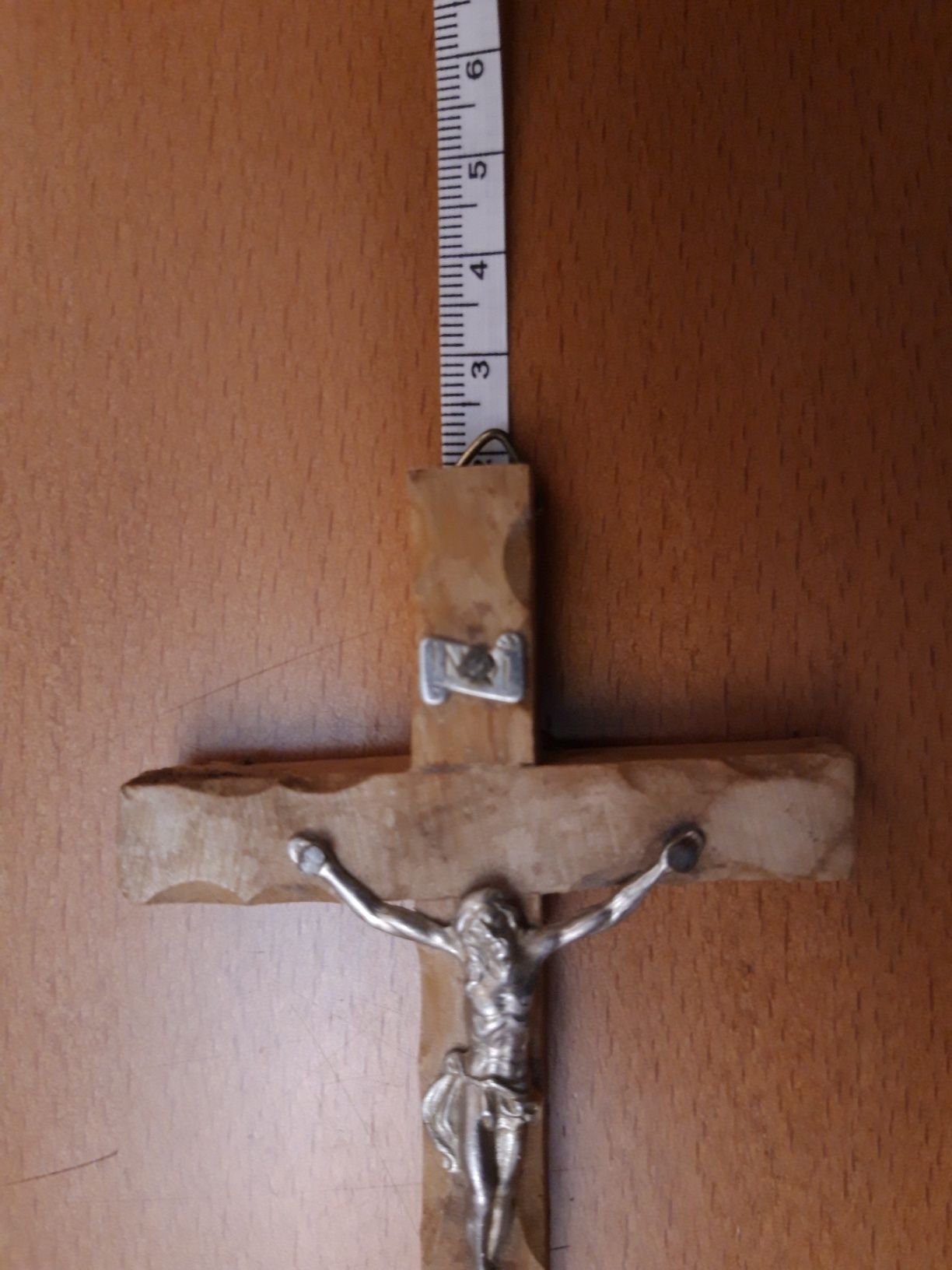 Crucifixo antigo de madeira e metal, para pendurar