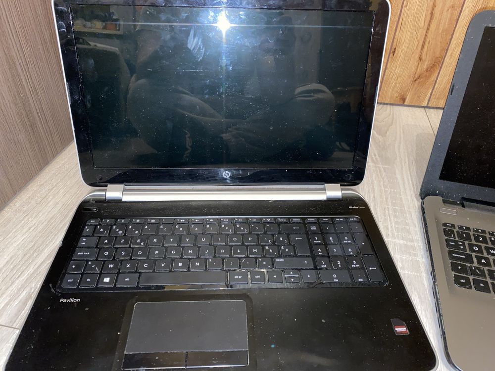 Laptop hp 2 szt do naprawy lub na części .