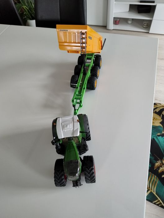 Zabawka traktor Fendt z przyczepą Joskin 1:32