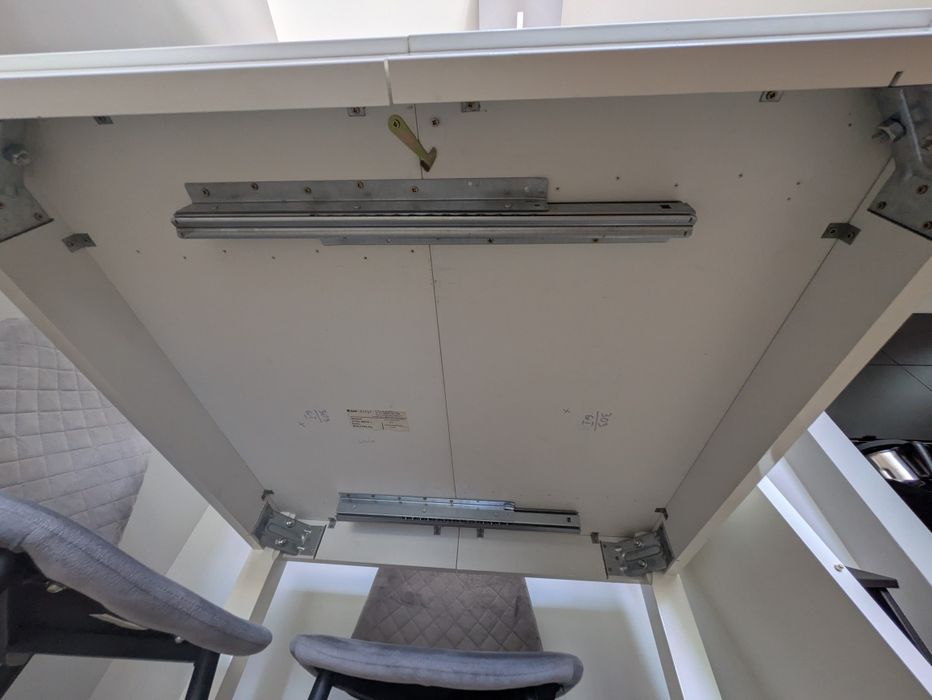 Biały stół 90x90 rozkładany w dobrym stanie