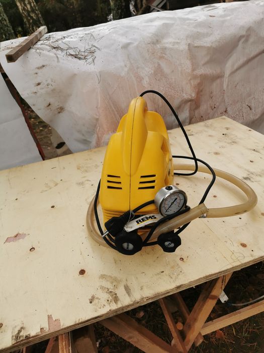 Elektryczna pompa kontrolna firmy REMS