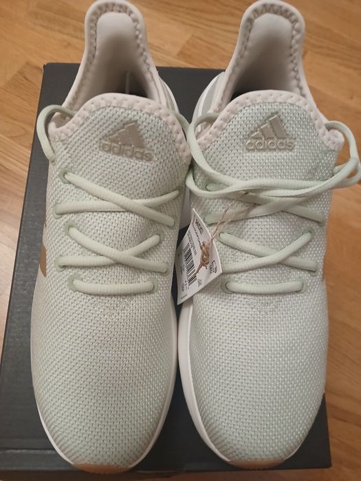 Кросівки жіночі фірми adidas