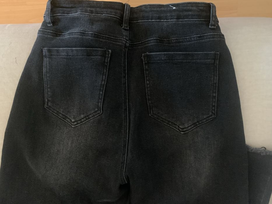 Calça de ganga preta Ne: diz 44 mas é 42.