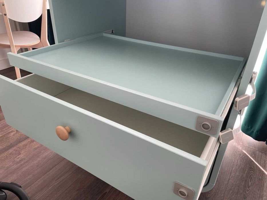 Zestaw IKEA MYLLRA – łóżeczko z materacem i komoda z przewijakiem