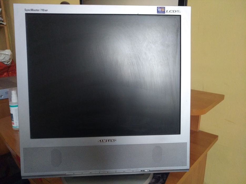 Monitor Samsung SyncMaster 710MP z tunerem TV