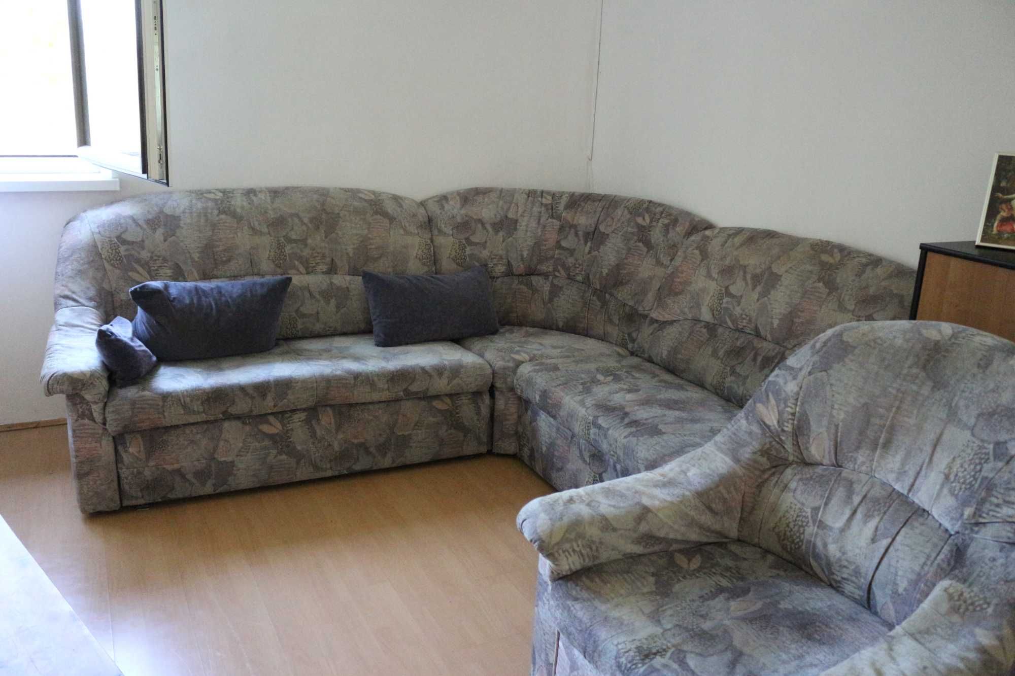 meble,narożnik z funkcją spania,fotel,stolik,komoda i inne