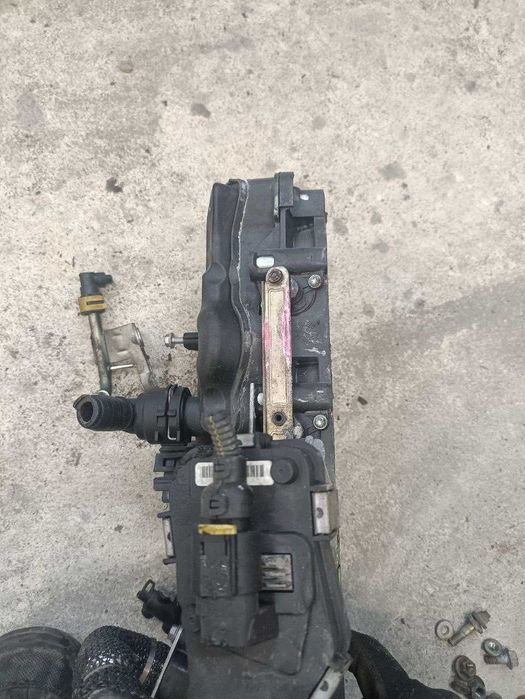 Колектор впускний пластик Opel Insignia 2.0 55566258 опель инсигния