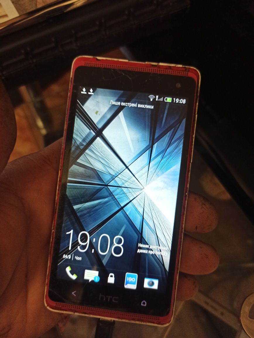 Продам смартфон HTC робочий, акаммулятор слабий