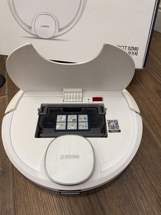 Робот-пилисос DEEBOT 900