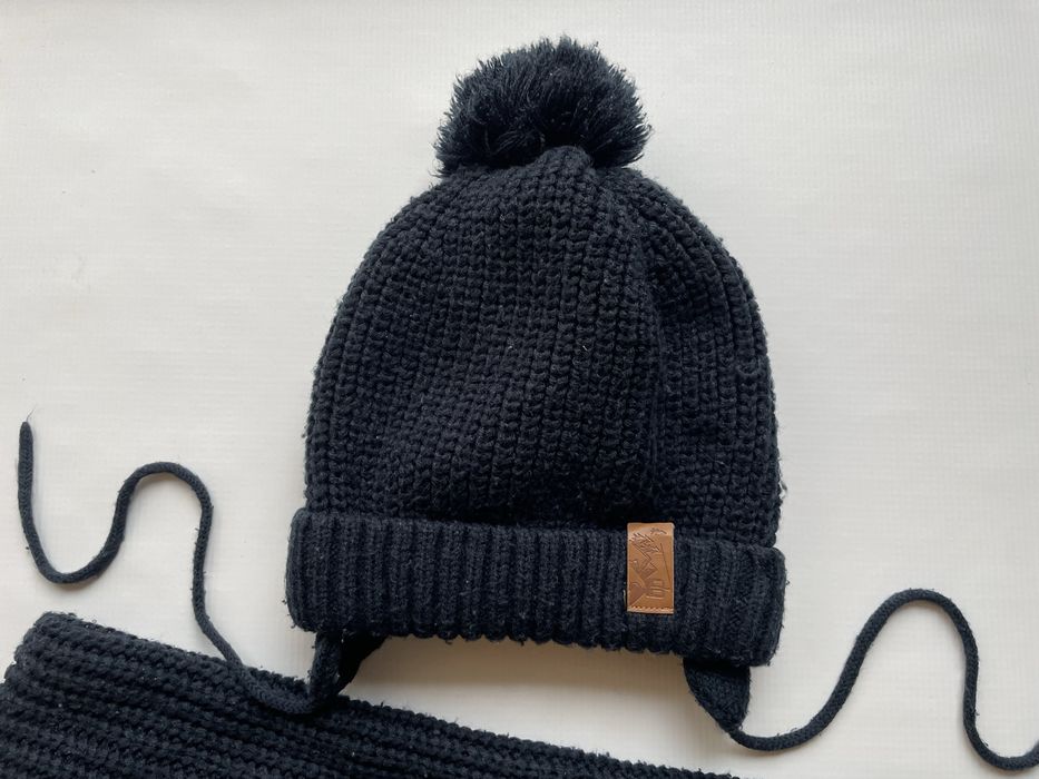 komplet zimowy: czapka, szalik i rękawiczki — idealny na chłodne dni