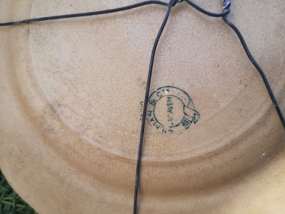 Conjunto de pratos e taças