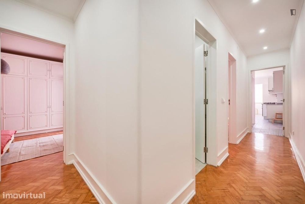 Quarto - localizado em Entrecampos Lisbon