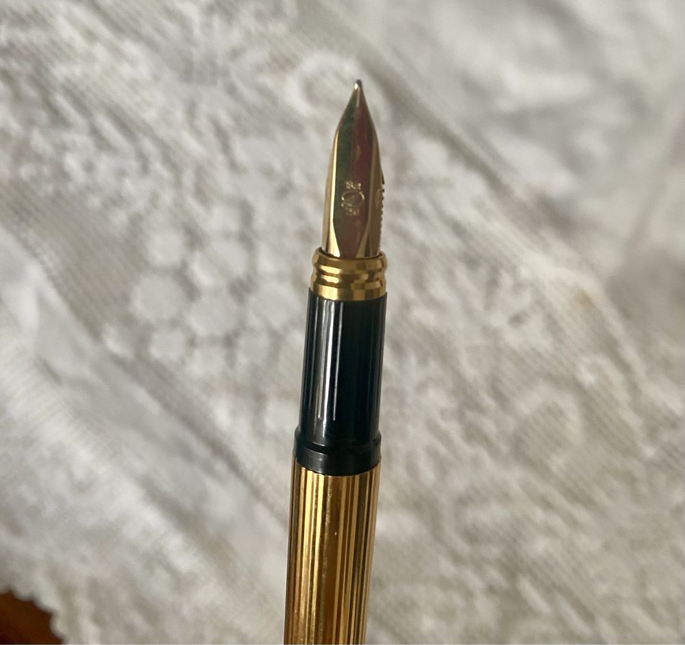 Caneta de aparo S.T. Dupont em ouro