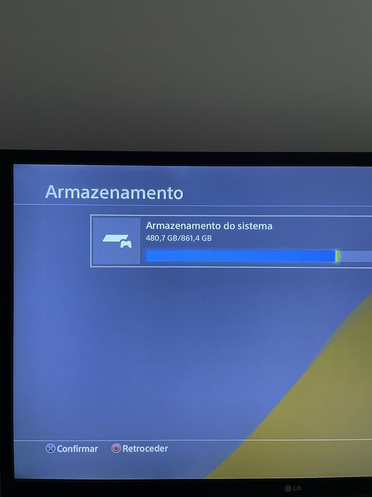 Playstation 4 Slim (PS4) 1TB + Comando