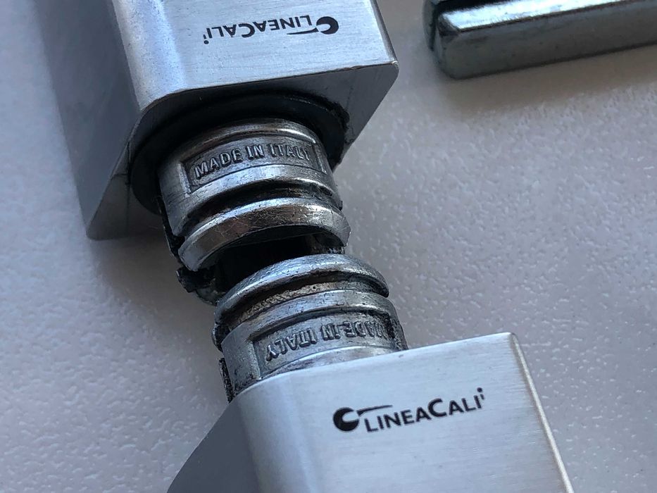 Дверні ручки Linea Cali Stream + замок (Італія)